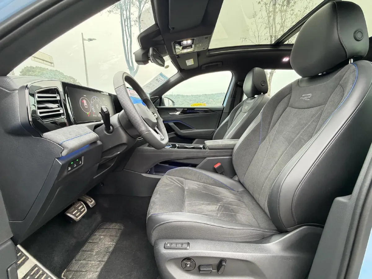 2024 Volkswagen Tiguan L 2.0T 220HP L4 7DCT,autocango,china used car exporter,china ev exporter,chinese used car exporter,chinese used ev exporter