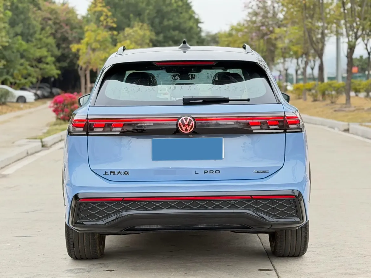 2024 Volkswagen Tiguan L 2.0T 220HP L4 7DCT,autocango,china used car exporter,china ev exporter,chinese used car exporter,chinese used ev exporter