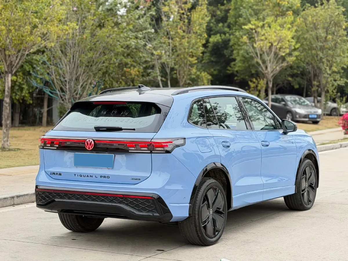 2024 Volkswagen Tiguan L 2.0T 220HP L4 7DCT,autocango,china used car exporter,china ev exporter,chinese used car exporter,chinese used ev exporter