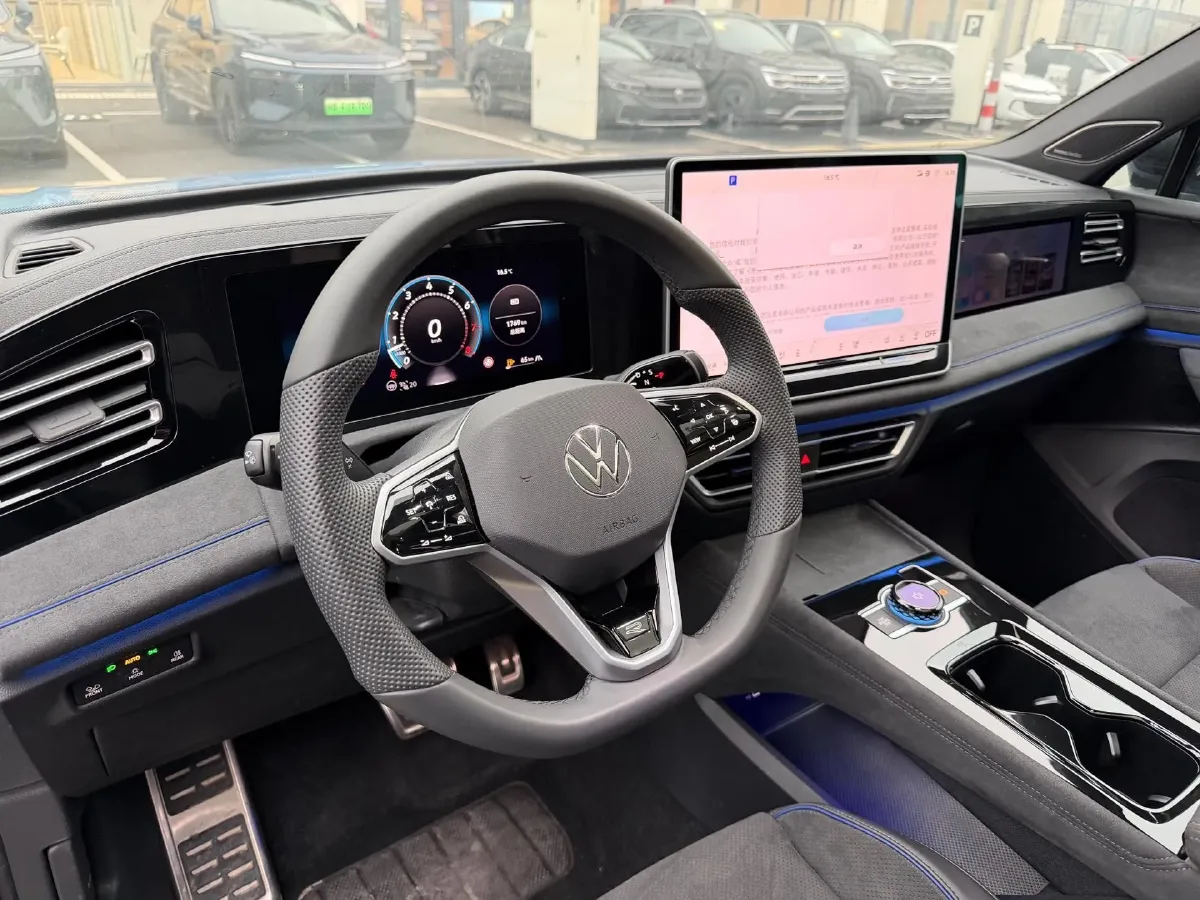 2024 Volkswagen Tiguan L 2.0T 220HP L4 7DCT,autocango,china used car exporter,china ev exporter,chinese used car exporter,chinese used ev exporter