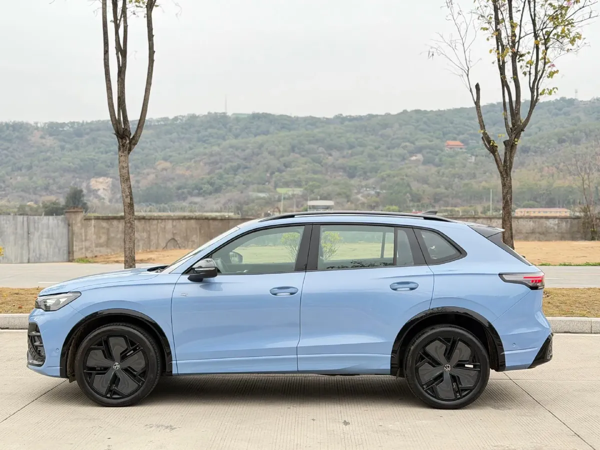 2024 Volkswagen Tiguan L 2.0T 220HP L4 7DCT,autocango,china used car exporter,china ev exporter,chinese used car exporter,chinese used ev exporter