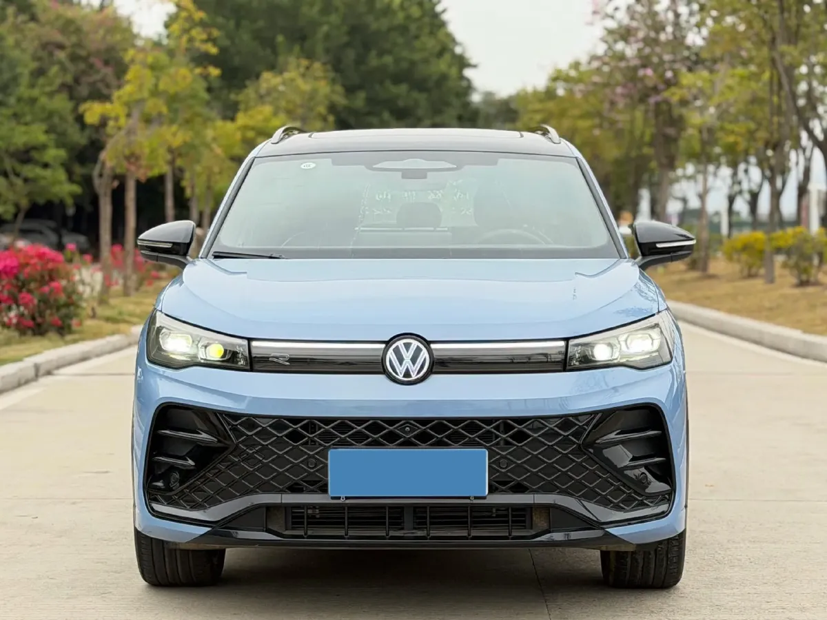 2024 Volkswagen Tiguan L 2.0T 220HP L4 7DCT,autocango,china used car exporter,china ev exporter,chinese used car exporter,chinese used ev exporter