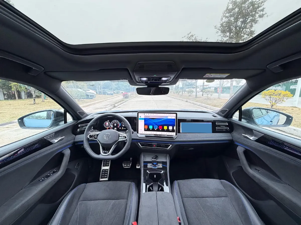 2024 Volkswagen Tiguan L 2.0T 220HP L4 7DCT,autocango,china used car exporter,china ev exporter,chinese used car exporter,chinese used ev exporter