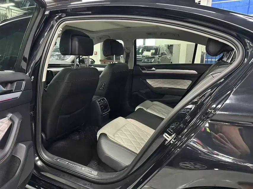 2023 Volkswagen Magotan 2.0T 186HP L4 7DCT,autocango,china used car exporter,china ev exporter,chinese used car exporter,chinese used ev exporter
