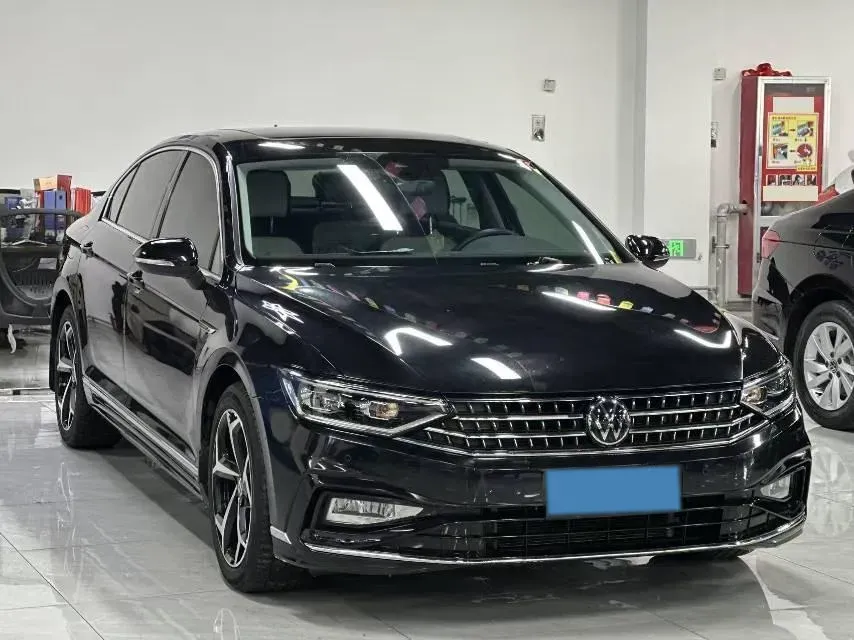 2023 Volkswagen Magotan 2.0T 186HP L4 7DCT,autocango,china used car exporter,china ev exporter,chinese used car exporter,chinese used ev exporter