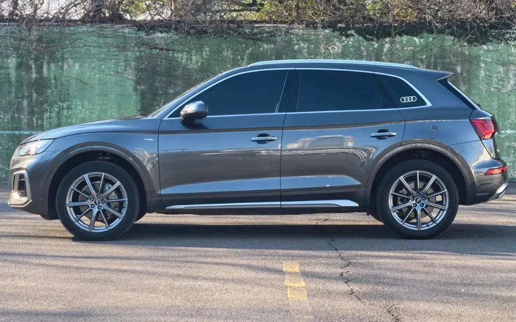 2023 Audi Q5L 2.0T 190HP L4 7DCT,autocango,china used car exporter,china ev exporter,chinese used car exporter,chinese used ev exporter