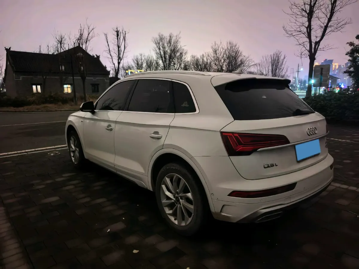 2022 Audi Q5L 2.0T 190HP L4 7DCT,autocango,china used car exporter,china ev exporter,chinese used car exporter,chinese used ev exporter