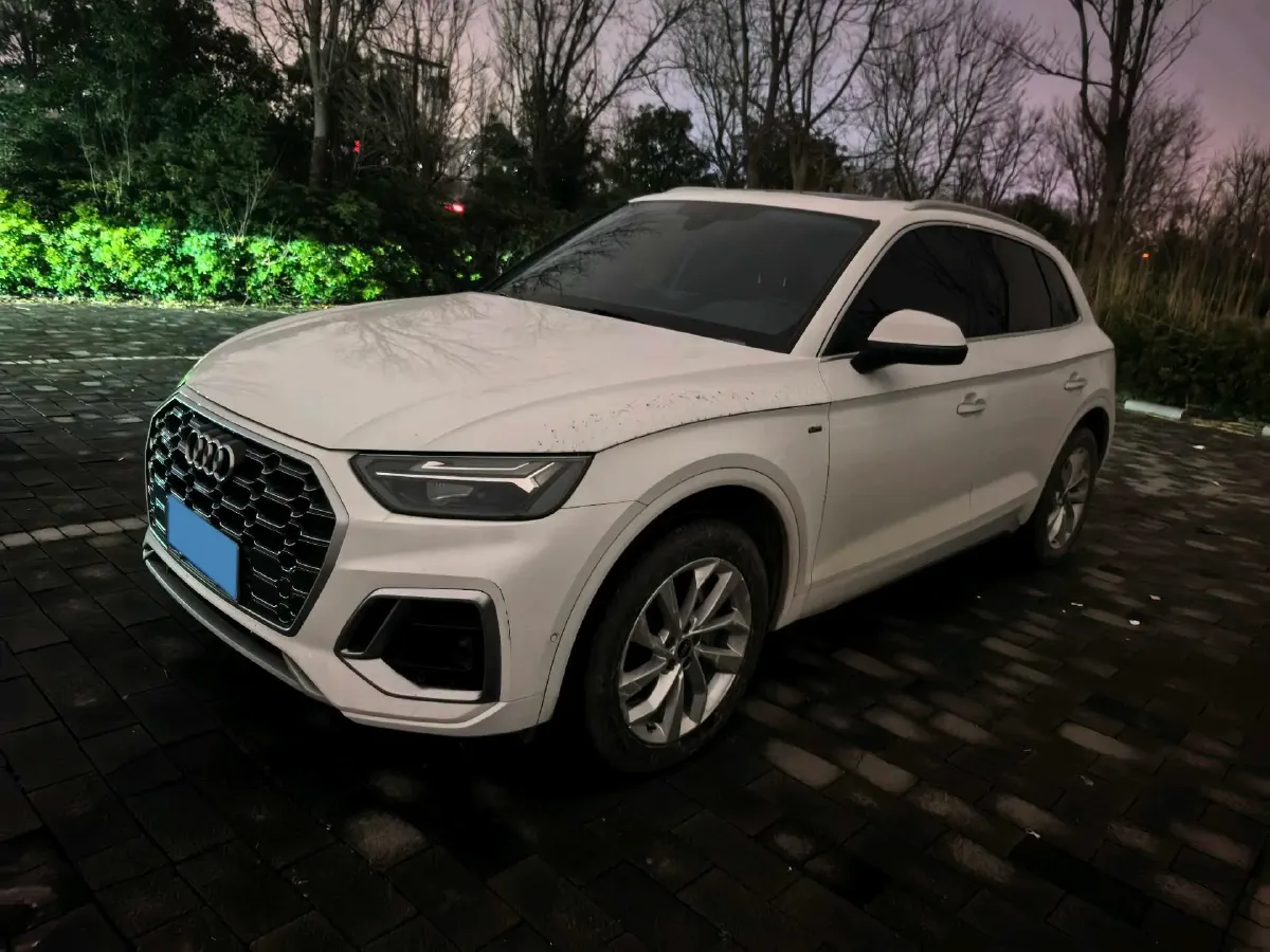 2022 Audi Q5L 2.0T 190HP L4 7DCT,autocango,china used car exporter,china ev exporter,chinese used car exporter,chinese used ev exporter