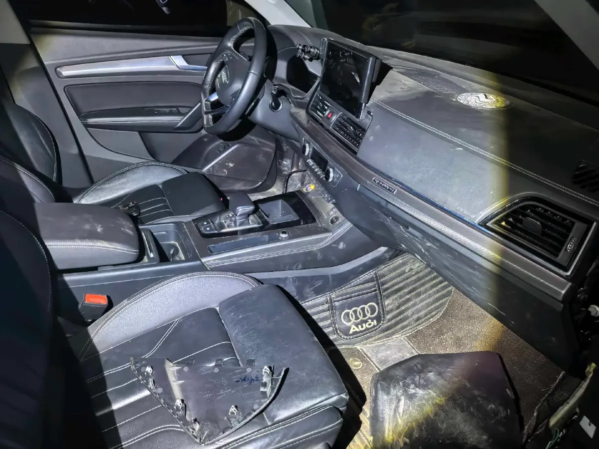 2022 Audi Q5L 2.0T 190HP L4 7DCT,autocango,china used car exporter,china ev exporter,chinese used car exporter,chinese used ev exporter