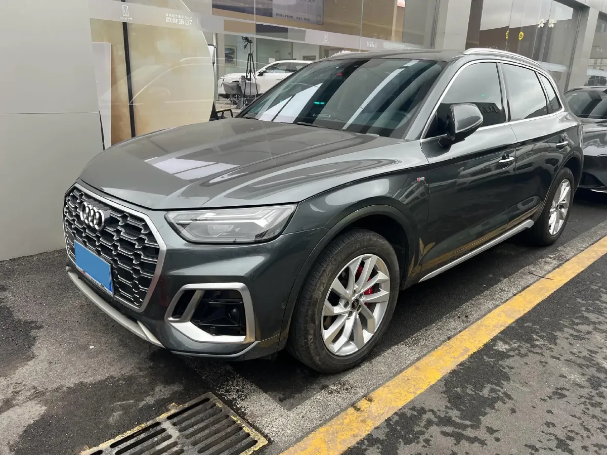 2022 Audi Q5L 2.0T 190HP L4 7DCT,autocango,china used car exporter,china ev exporter,chinese used car exporter,chinese used ev exporter