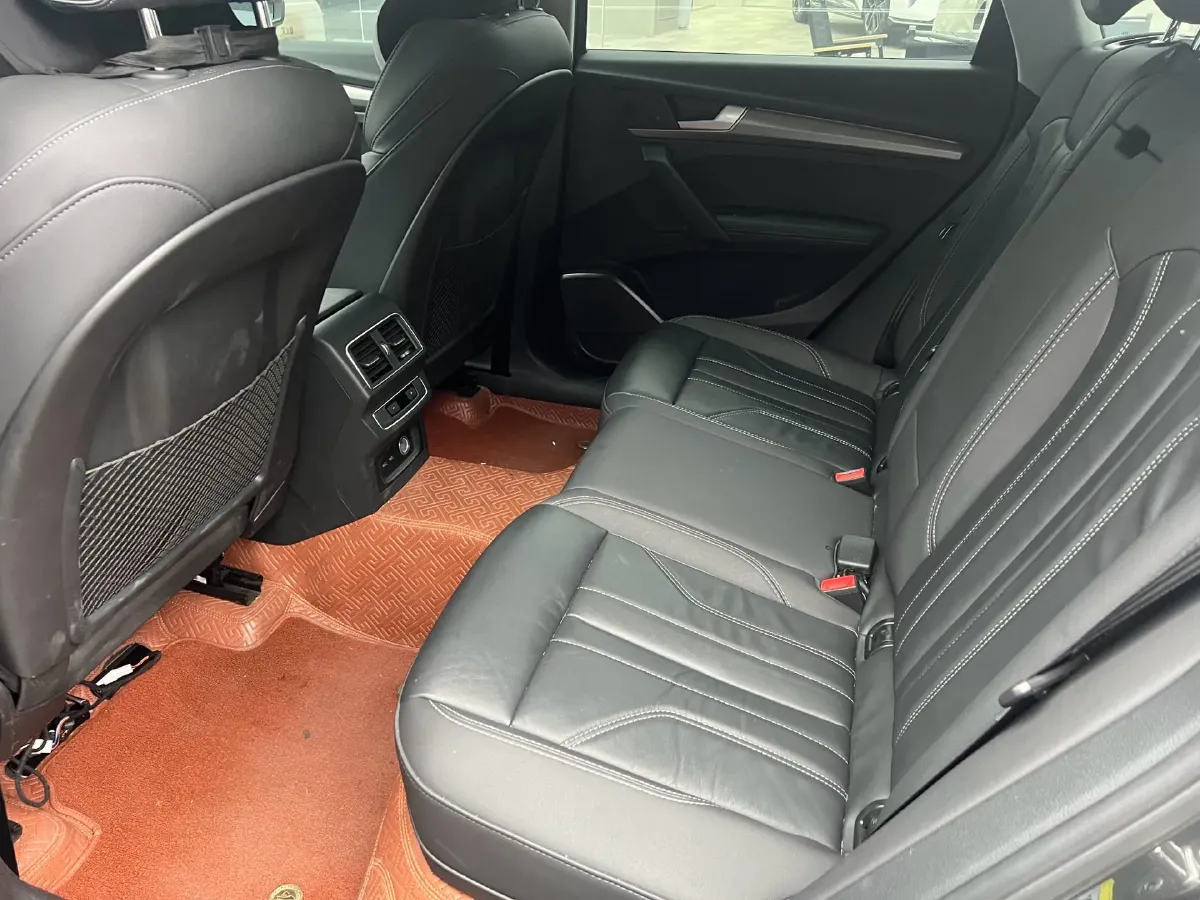 2022 Audi Q5L 2.0T 190HP L4 7DCT,autocango,china used car exporter,china ev exporter,chinese used car exporter,chinese used ev exporter