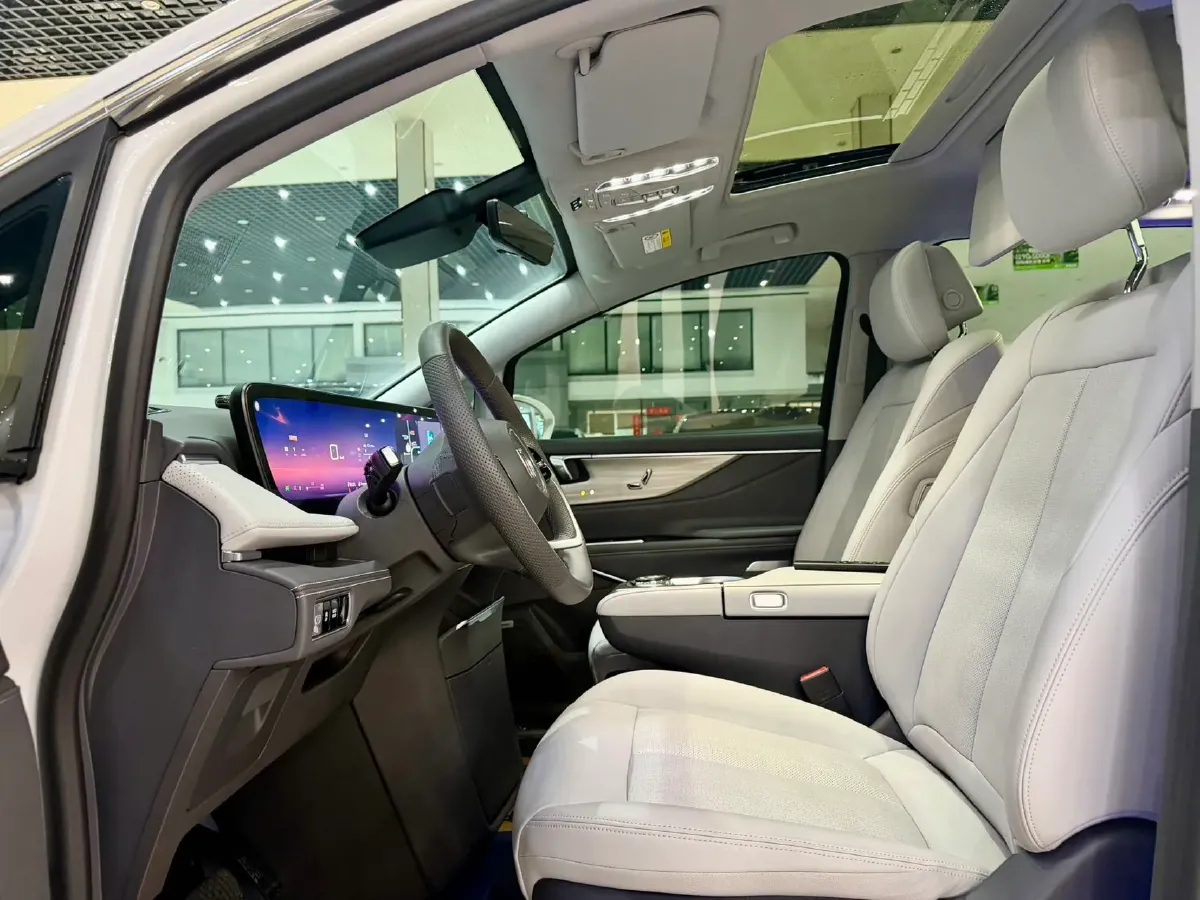 2025 Buick GL8 2.0T 237HP L4 9AT,autocango,china used car exporter,china ev exporter,chinese used car exporter,chinese used ev exporter