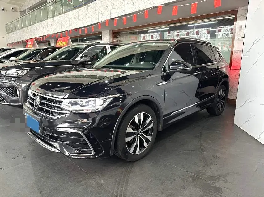 2024 Volkswagen Tiguan L 2.0T 220HP L4 7DCT,autocango,china used car exporter,china ev exporter,chinese used car exporter,chinese used ev exporter