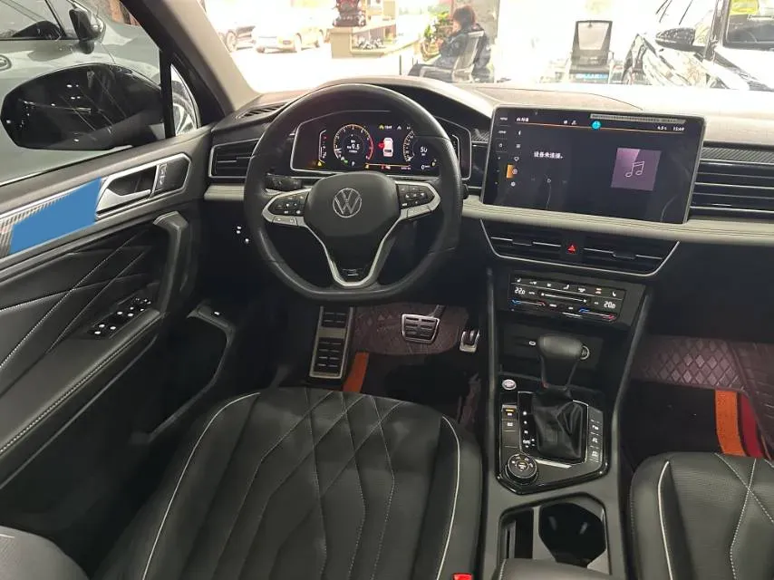 2024 Volkswagen Tiguan L 2.0T 220HP L4 7DCT,autocango,china used car exporter,china ev exporter,chinese used car exporter,chinese used ev exporter