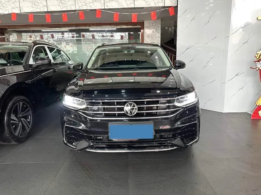 2024 Volkswagen Tiguan L 2.0T 220HP L4 7DCT,autocango,china used car exporter,china ev exporter,chinese used car exporter,chinese used ev exporter