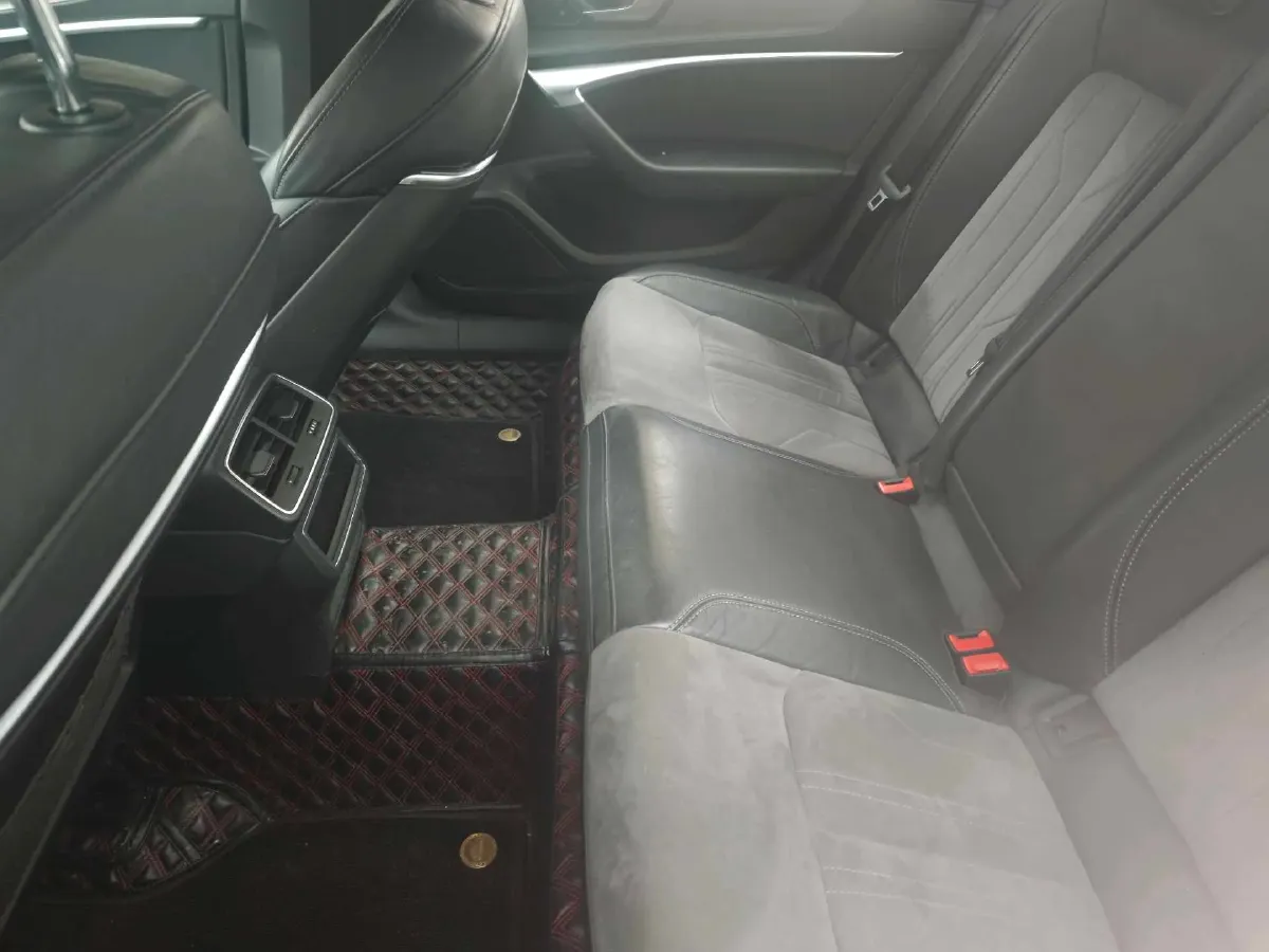 2021 Audi A6L 2.0T 190HP L4 7DCT,autocango,china used car exporter,china ev exporter,chinese used car exporter,chinese used ev exporter