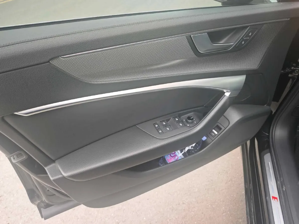 2021 Audi A6L 2.0T 190HP L4 7DCT,autocango,china used car exporter,china ev exporter,chinese used car exporter,chinese used ev exporter