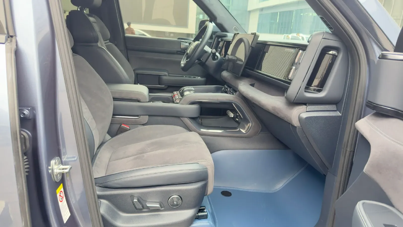 2023 Toyota Crown Kluger 2.5L 189HP L4 E-CVT Hybrid,autocango,china used car exporter,china ev exporter,chinese used car exporter,chinese used ev exporter