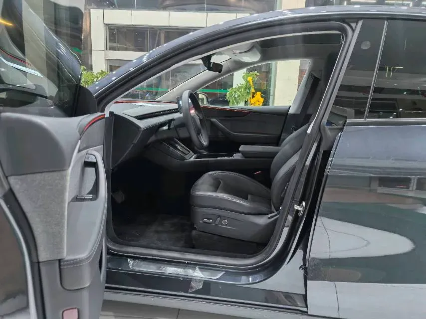 2025 Tesla Model Y BEV 62.5KWH,autocango,china used car exporter,china ev exporter,chinese used car exporter,chinese used ev exporter