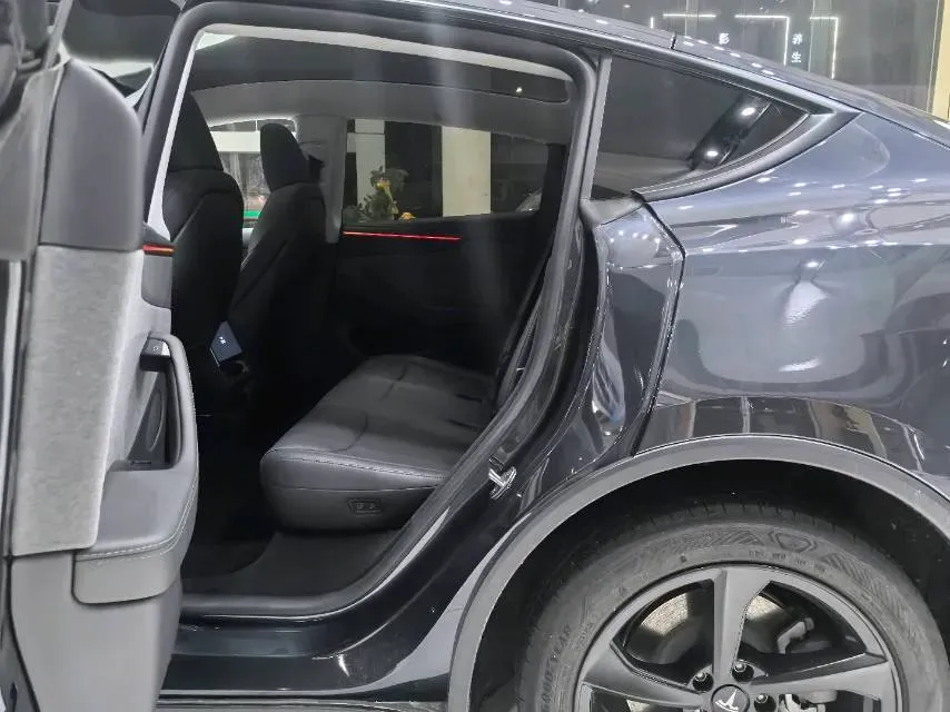 2025 Tesla Model Y BEV 62.5KWH,autocango,china used car exporter,china ev exporter,chinese used car exporter,chinese used ev exporter