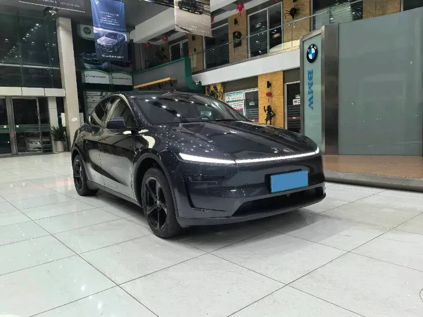 2025 Tesla Model Y BEV 62.5KWH,autocango,china used car exporter,china ev exporter,chinese used car exporter,chinese used ev exporter