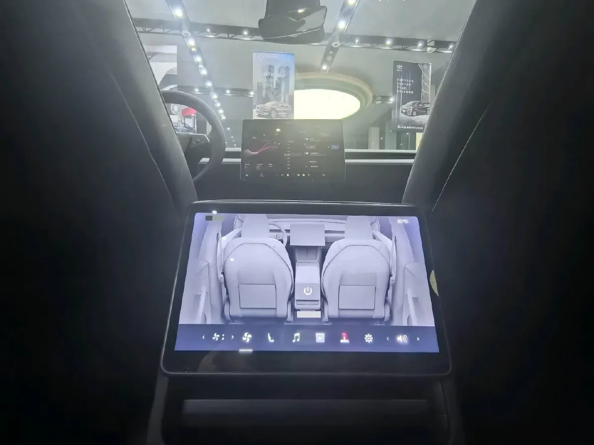 2025 Tesla Model Y BEV 62.5KWH,autocango,china used car exporter,china ev exporter,chinese used car exporter,chinese used ev exporter