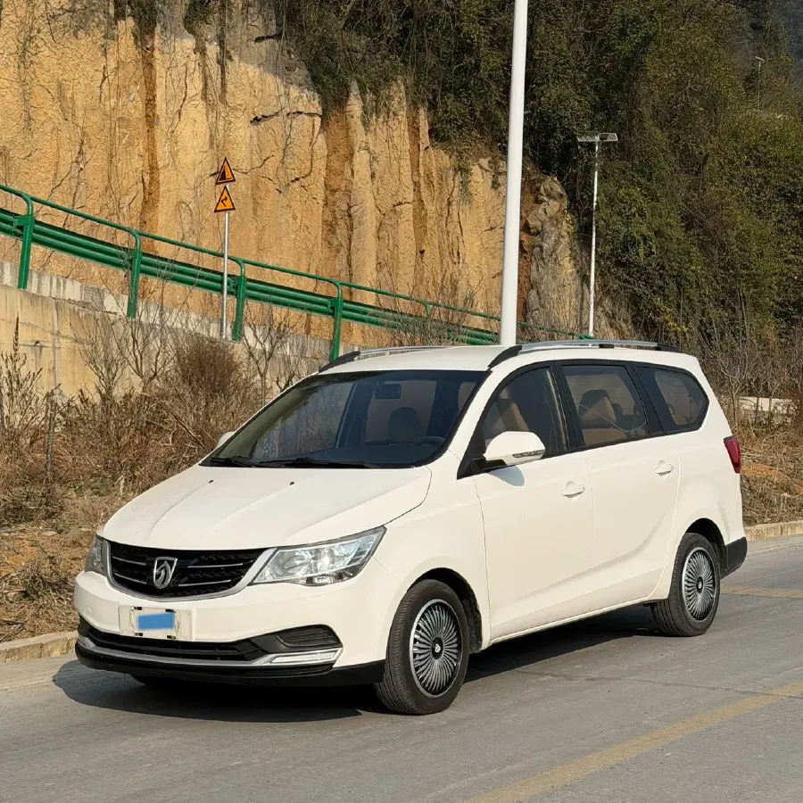 2016 BaoJun 730 1.5L 112HP L4 5MT,autocango,china used car exporter,china ev exporter,chinese used car exporter,chinese used ev exporter