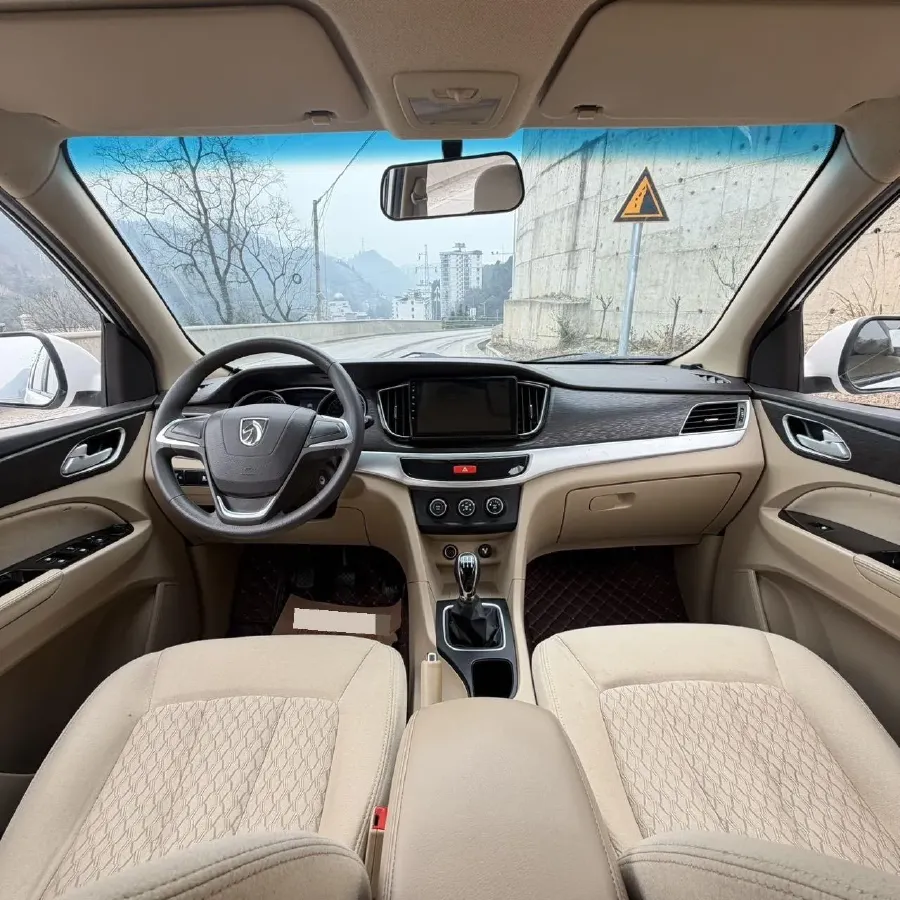 2016 BaoJun 730 1.5L 112HP L4 5MT,autocango,china used car exporter,china ev exporter,chinese used car exporter,chinese used ev exporter