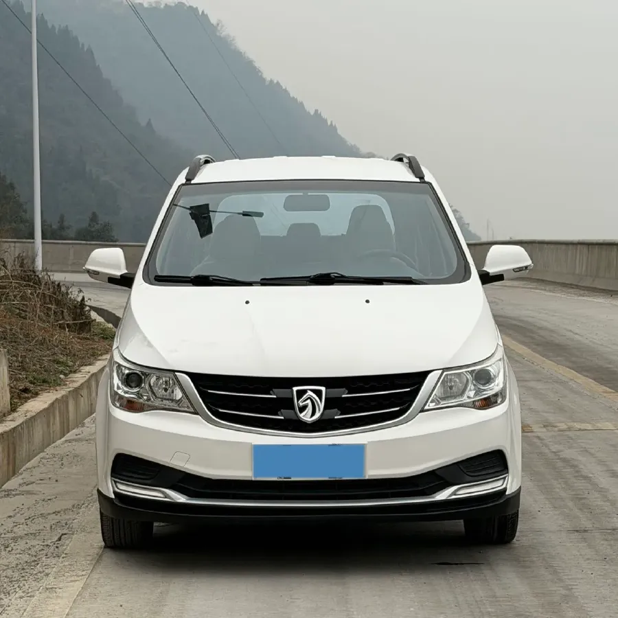 2016 BaoJun 730 1.5L 112HP L4 5MT,autocango,china used car exporter,china ev exporter,chinese used car exporter,chinese used ev exporter