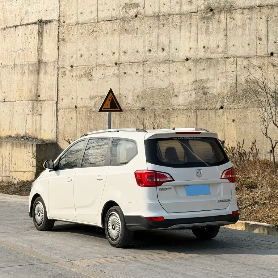 2016 BaoJun 730 1.5L 112HP L4 5MT,autocango,china used car exporter,china ev exporter,chinese used car exporter,chinese used ev exporter