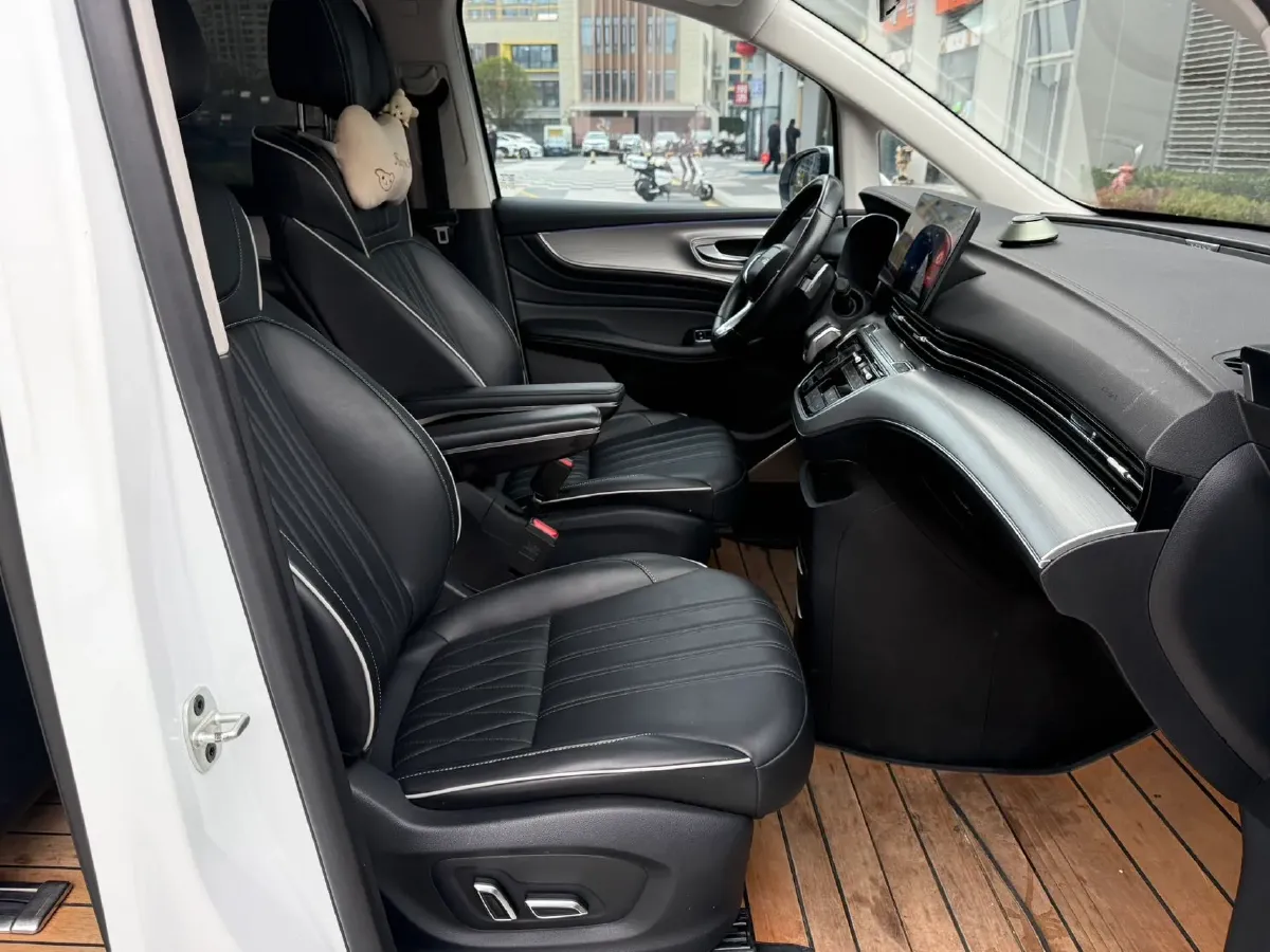 2021 Roewe iMAX8 2.0T 234HP L4 8AT,autocango,china used car exporter,china ev exporter,chinese used car exporter,chinese used ev exporter