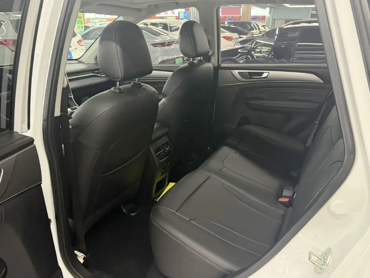 2021 Haval M6 1.5T 150HP L4 7DCT,autocango,china used car exporter,china ev exporter,chinese used car exporter,chinese used ev exporter