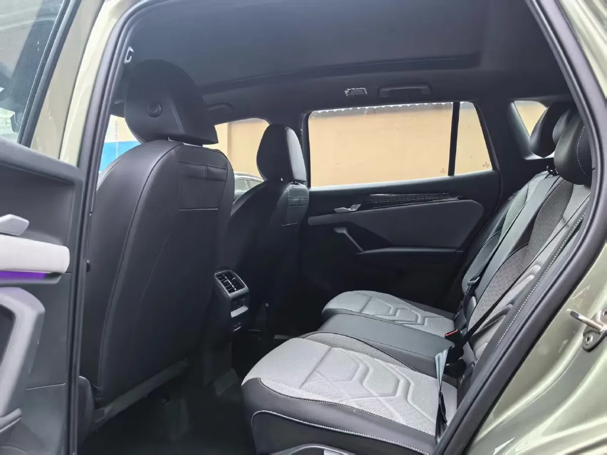 2025 Volkswagen Tayron 2.0T 220HP L4 7DCT,autocango,china used car exporter,china ev exporter,chinese used car exporter,chinese used ev exporter