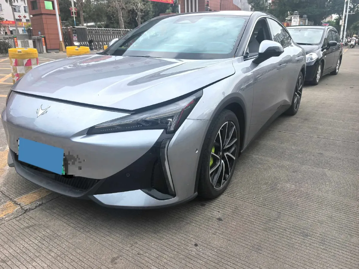 2024 ARCFOX αT5 BEV 79.2KWH,autocango,china used car exporter,china ev exporter,chinese used car exporter,chinese used ev exporter