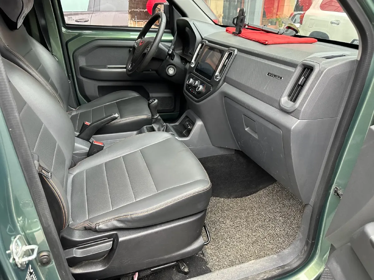 2021 WuLing ZhentTu 1.5L 99HP L4 5MT,autocango,china used car exporter,china ev exporter,chinese used car exporter,chinese used ev exporter