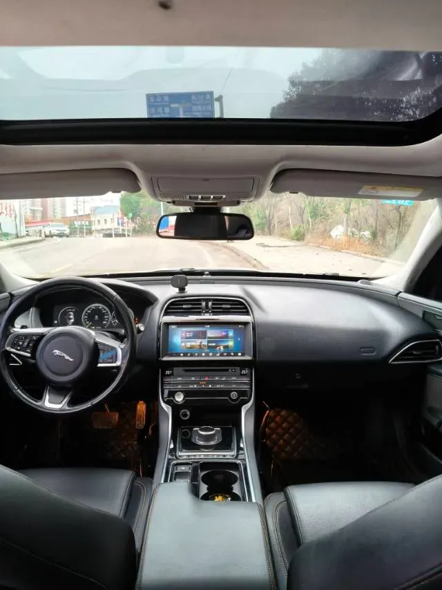 2018 Toyota Crown 2.0T 235HP L4 8AT,autocango,china used car exporter,china ev exporter,chinese used car exporter,chinese used ev exporter