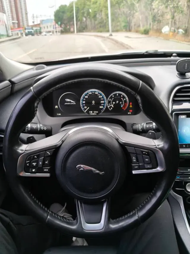 2018 Toyota Crown 2.0T 235HP L4 8AT,autocango,china used car exporter,china ev exporter,chinese used car exporter,chinese used ev exporter