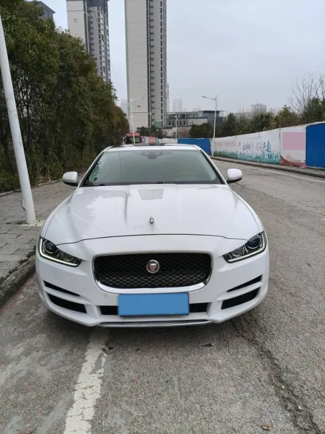 2018 Toyota Crown 2.0T 235HP L4 8AT,autocango,china used car exporter,china ev exporter,chinese used car exporter,chinese used ev exporter