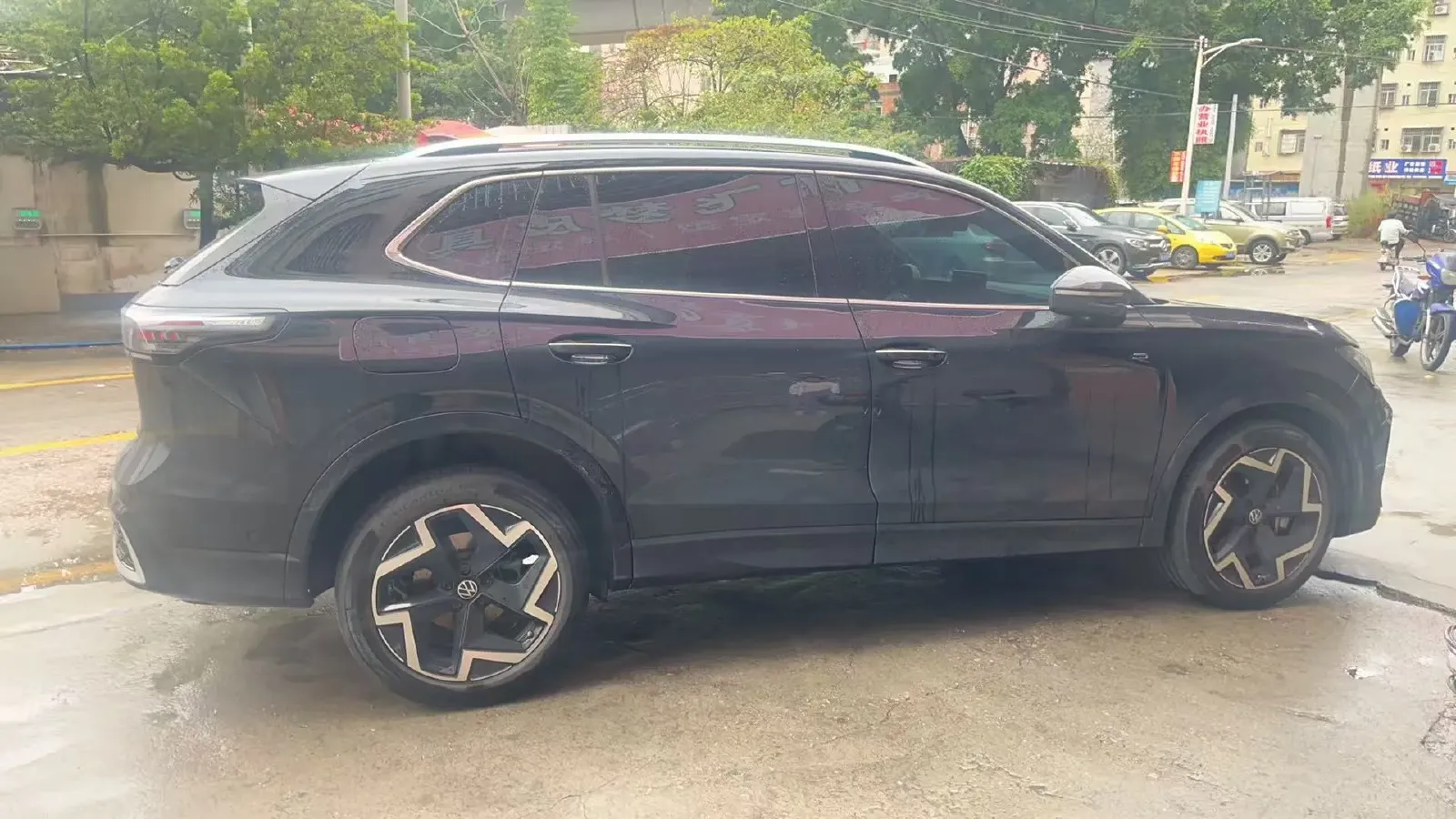 2024 Volkswagen Tiguan L 2.0T 186HP L4 7DCT,autocango,china used car exporter,china ev exporter,chinese used car exporter,chinese used ev exporter