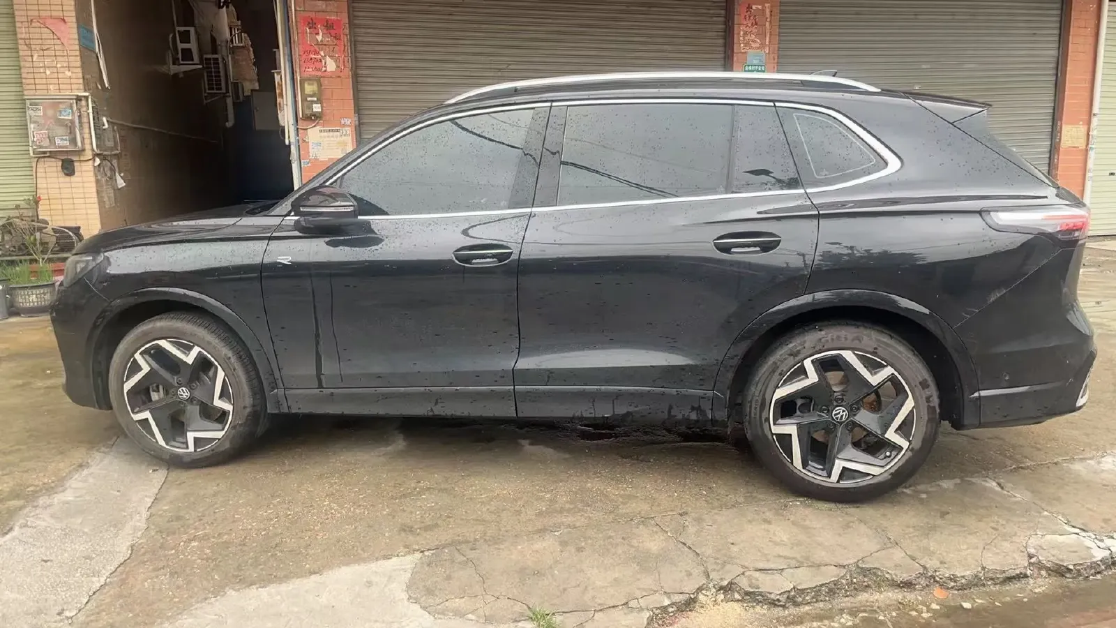 2024 Volkswagen Tiguan L 2.0T 186HP L4 7DCT,autocango,china used car exporter,china ev exporter,chinese used car exporter,chinese used ev exporter