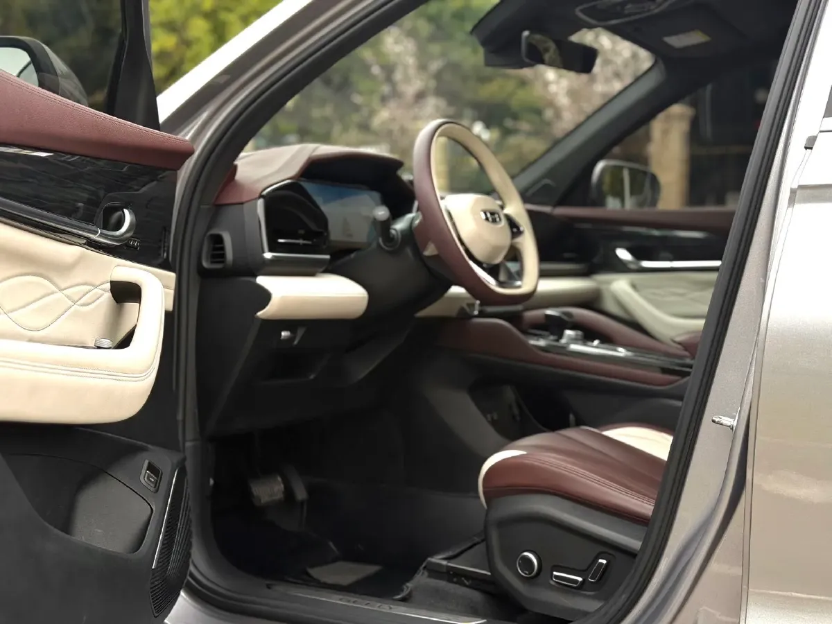 2021 Geely Monjaro 2.0T 218HP L4 7DCT,autocango,china used car exporter,china ev exporter,chinese used car exporter,chinese used ev exporter