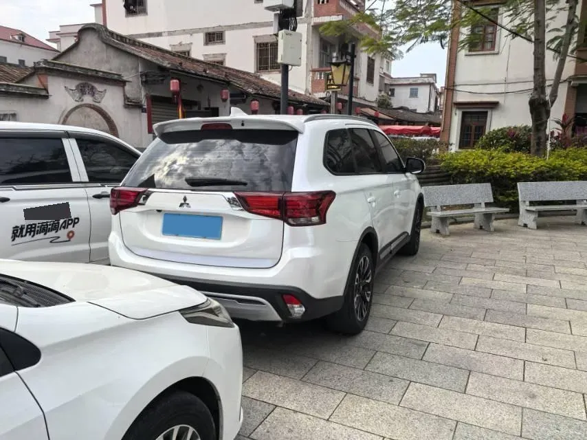 2020 Mitsubishi Outlander 2.0L 166HP L4 CVT,autocango,china used car exporter,china ev exporter,chinese used car exporter,chinese used ev exporter