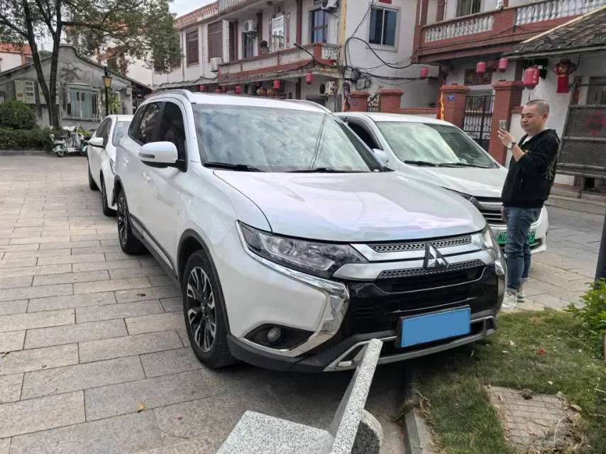 2020 Mitsubishi Outlander 2.0L 166HP L4 CVT,autocango,china used car exporter,china ev exporter,chinese used car exporter,chinese used ev exporter
