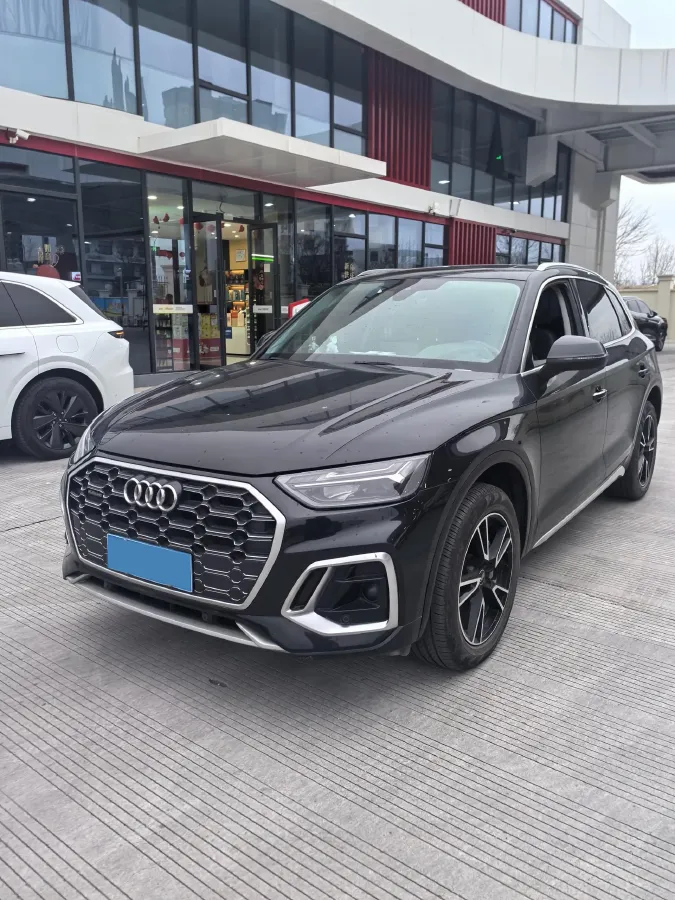 2022 Audi Q5L 2.0T 190HP L4 7DCT,autocango,china used car exporter,china ev exporter,chinese used car exporter,chinese used ev exporter