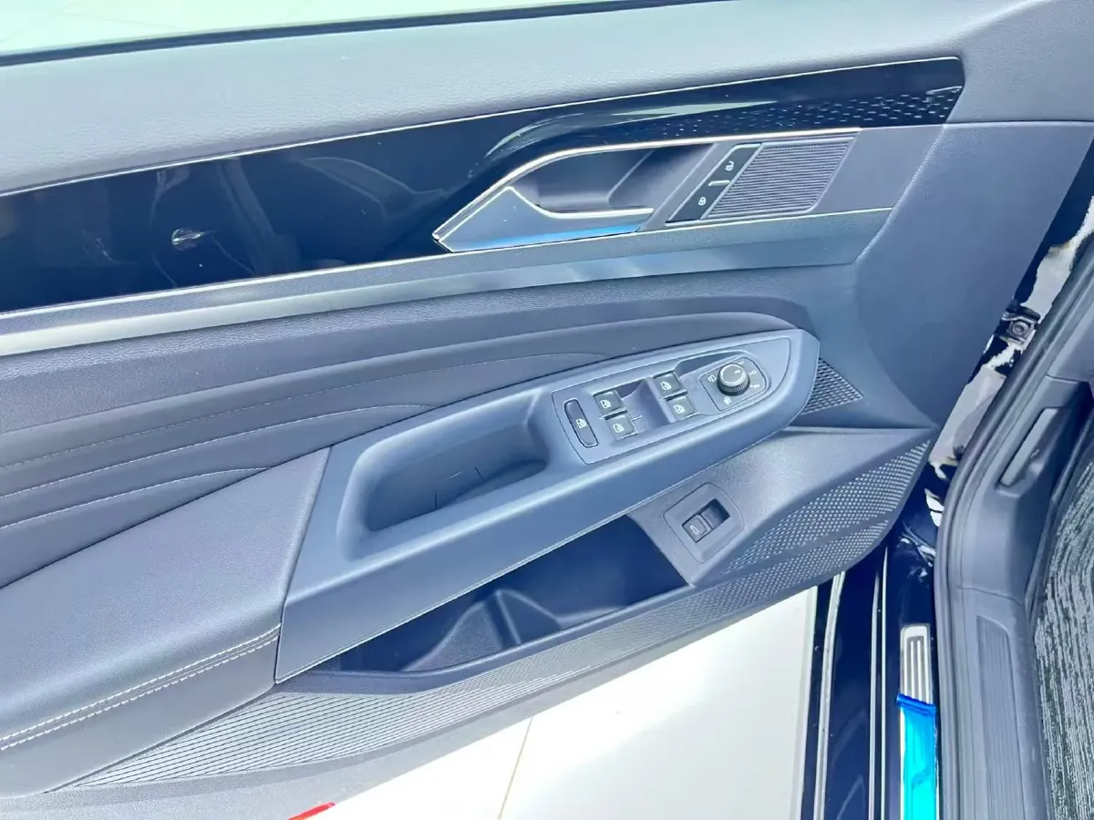 2023 Volkswagen Passat 2.0T 186HP L4 7DCT,autocango,china used car exporter,china ev exporter,chinese used car exporter,chinese used ev exporter