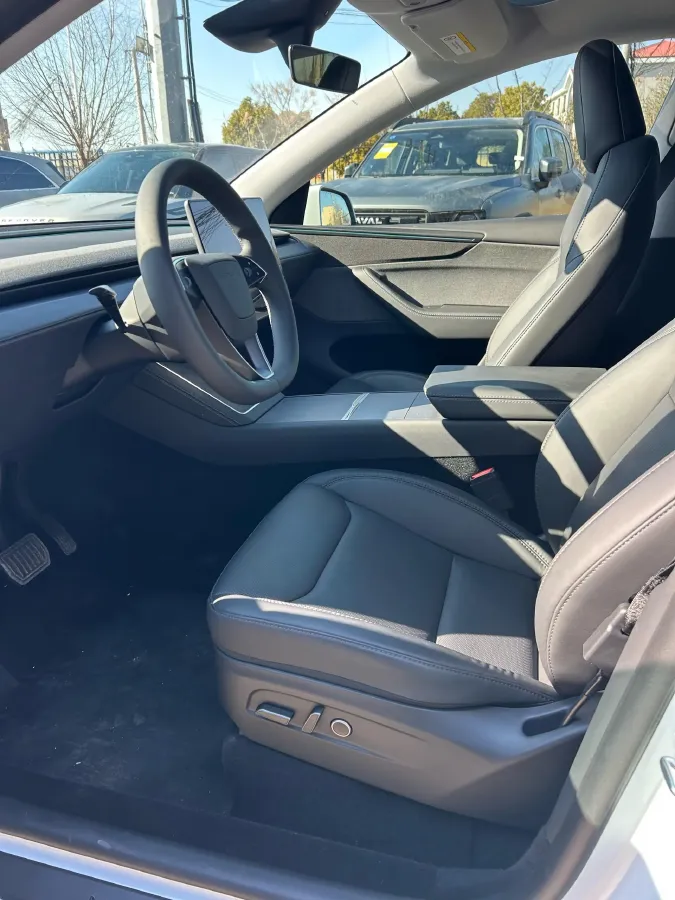 2025 Tesla Model Y BEV 62.5KWH,autocango,china used car exporter,china ev exporter,chinese used car exporter,chinese used ev exporter