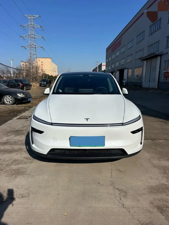 2025 Tesla Model Y BEV 62.5KWH,autocango,china used car exporter,china ev exporter,chinese used car exporter,chinese used ev exporter