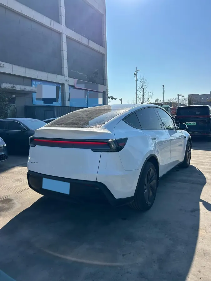 2025 Tesla Model Y BEV 62.5KWH,autocango,china used car exporter,china ev exporter,chinese used car exporter,chinese used ev exporter