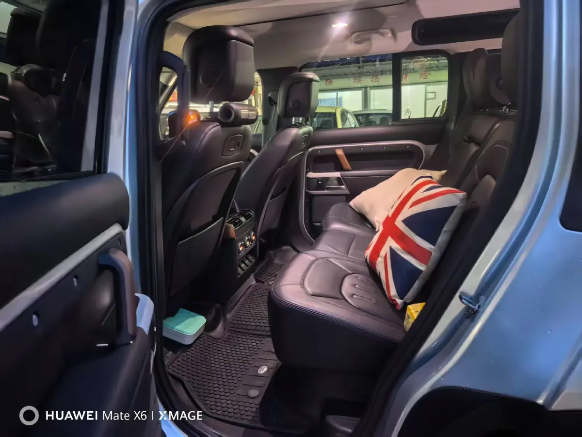 2020 Land Rover Defender 3.0T 400HP L6 8AT,autocango,china used car exporter,china ev exporter,chinese used car exporter,chinese used ev exporter