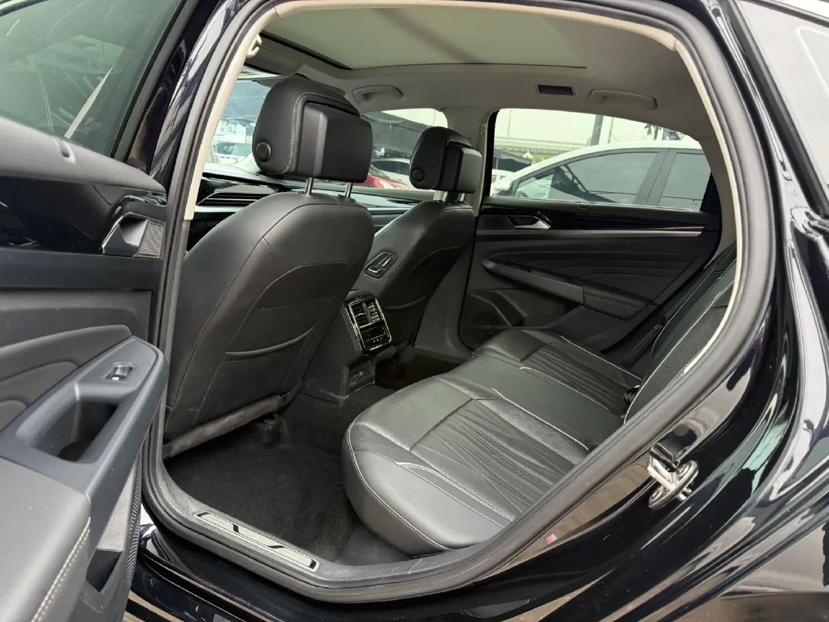 2022 Xpeng P7 BEV 60.2KWH,autocango,china used car exporter,china ev exporter,chinese used car exporter,chinese used ev exporter